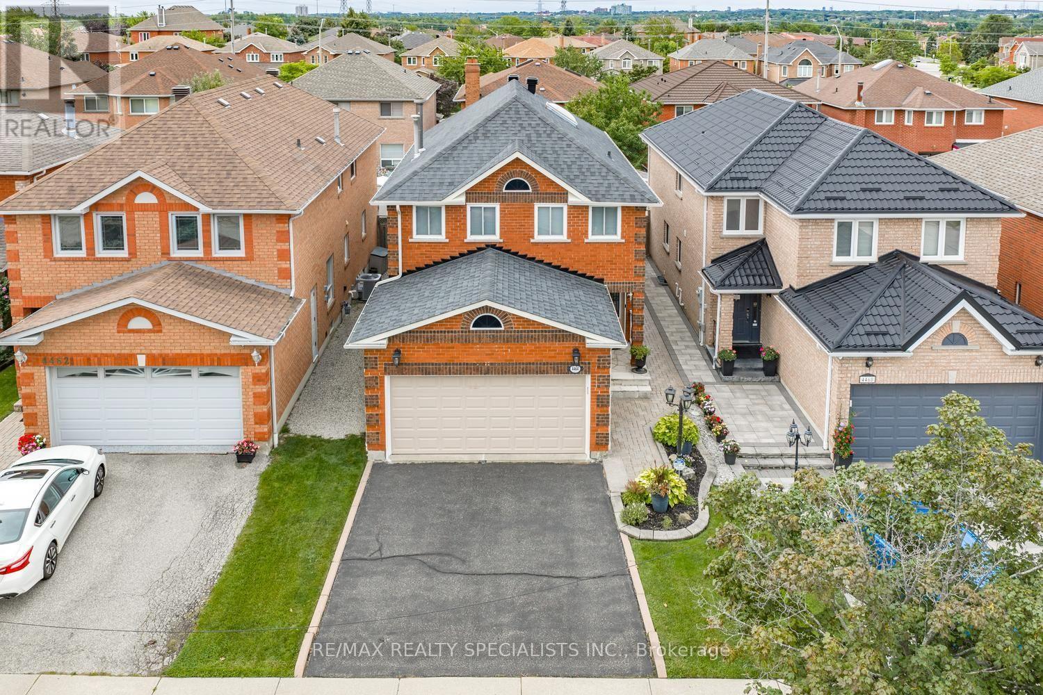 4464 Weeping Willow Drive, Mississauga, Ontario  L5V 1K3 - Photo 2 - W13718338
