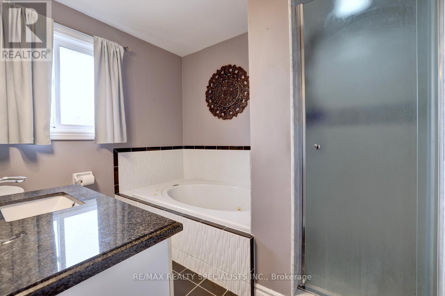 4464 Weeping Willow Drive, Mississauga, Ontario  L5V 1K3 - Photo 22 - W13718338