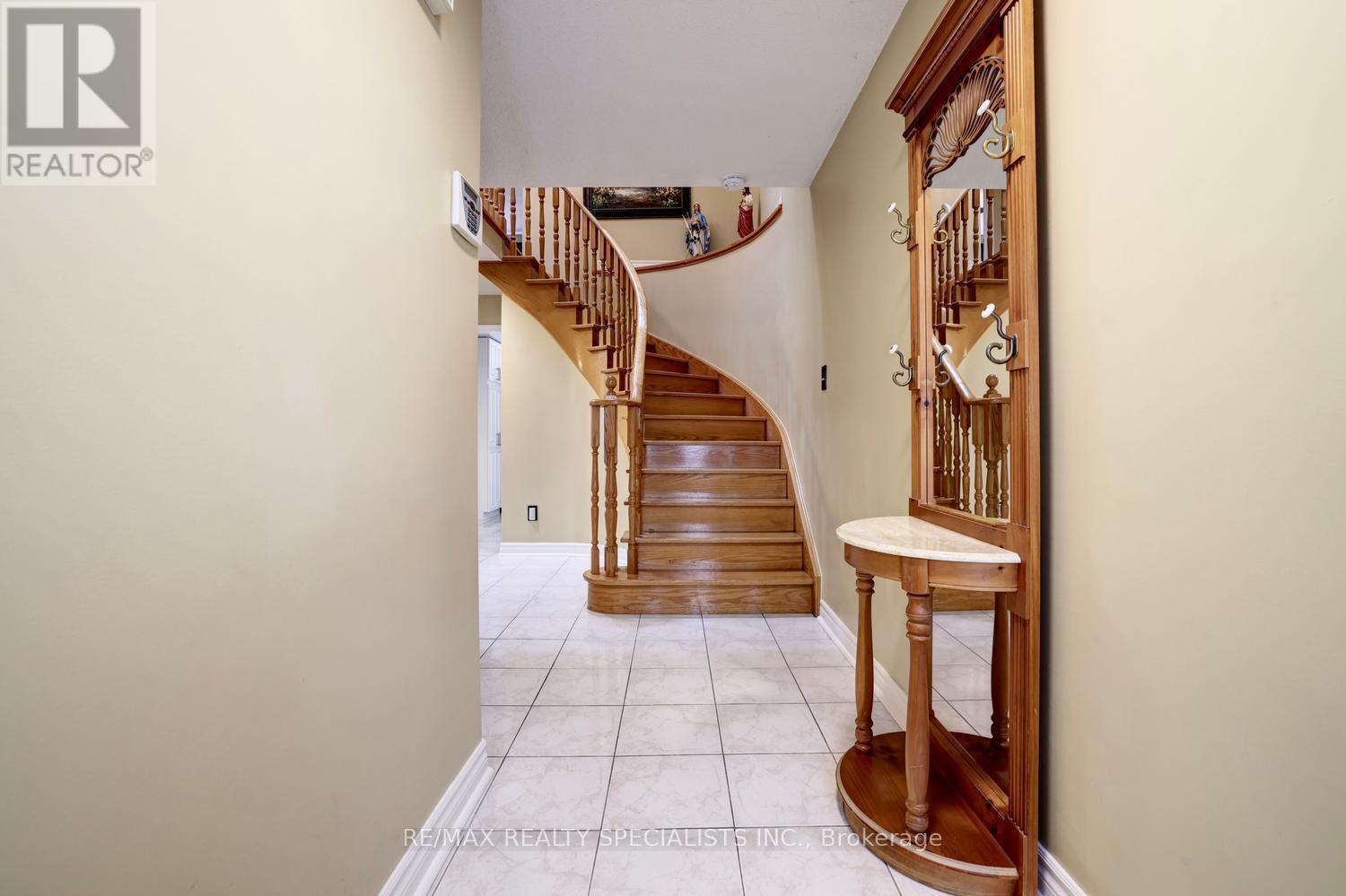 4464 Weeping Willow Drive, Mississauga, Ontario  L5V 1K3 - Photo 6 - W13718338