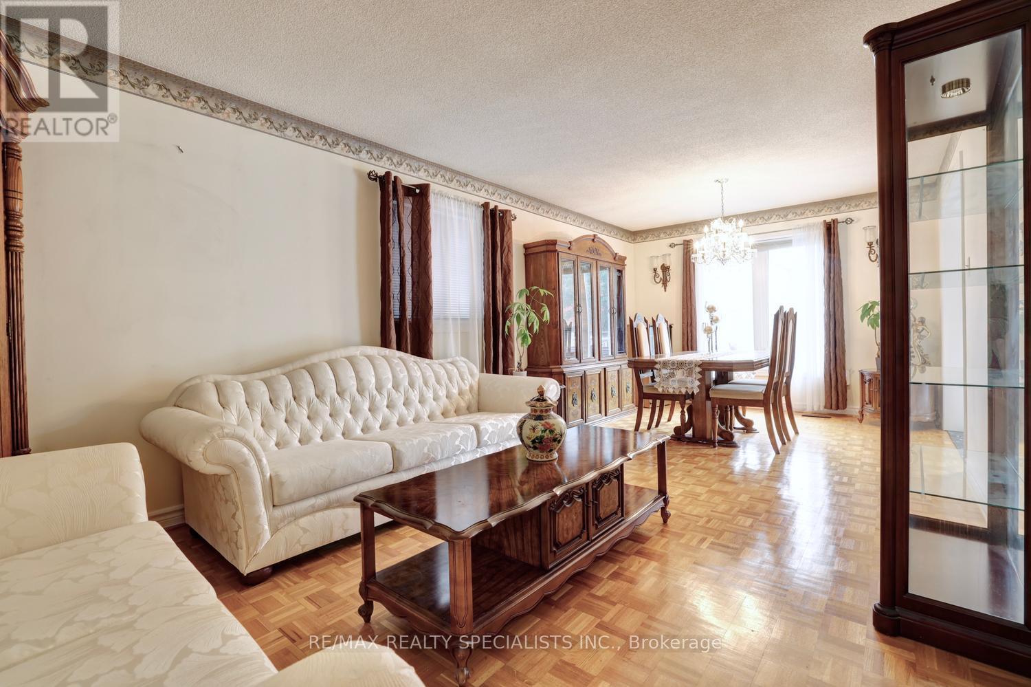 4464 Weeping Willow Drive, Mississauga, Ontario  L5V 1K3 - Photo 7 - W13718338