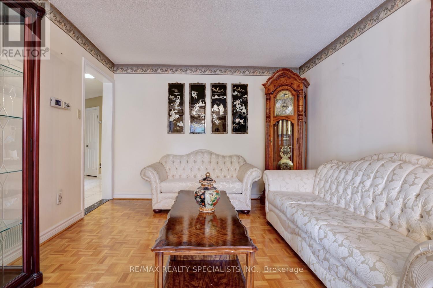 4464 Weeping Willow Drive, Mississauga, Ontario  L5V 1K3 - Photo 8 - W13718338