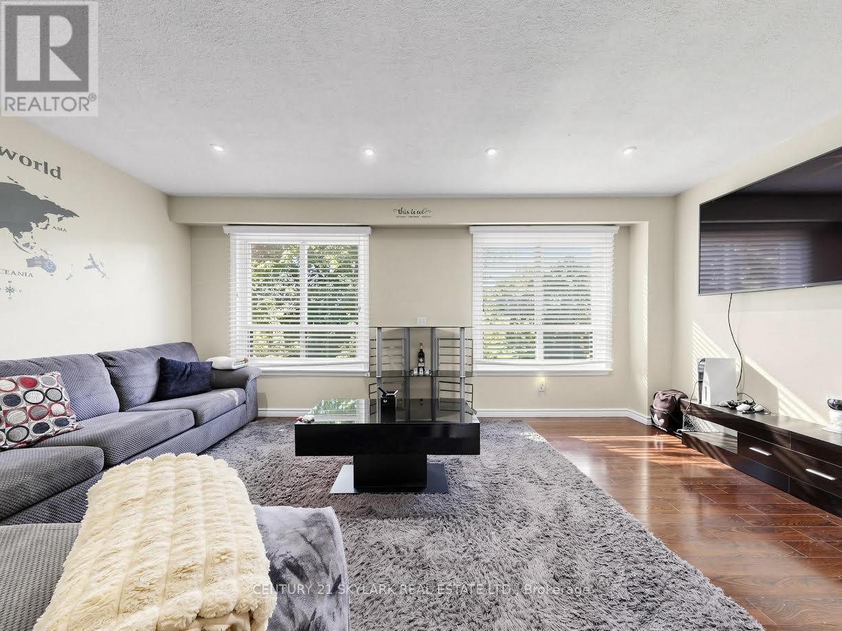 164 Moregate Crescent N, Brampton, Ontario  L6S 3K9 - Photo 2 - W13718356