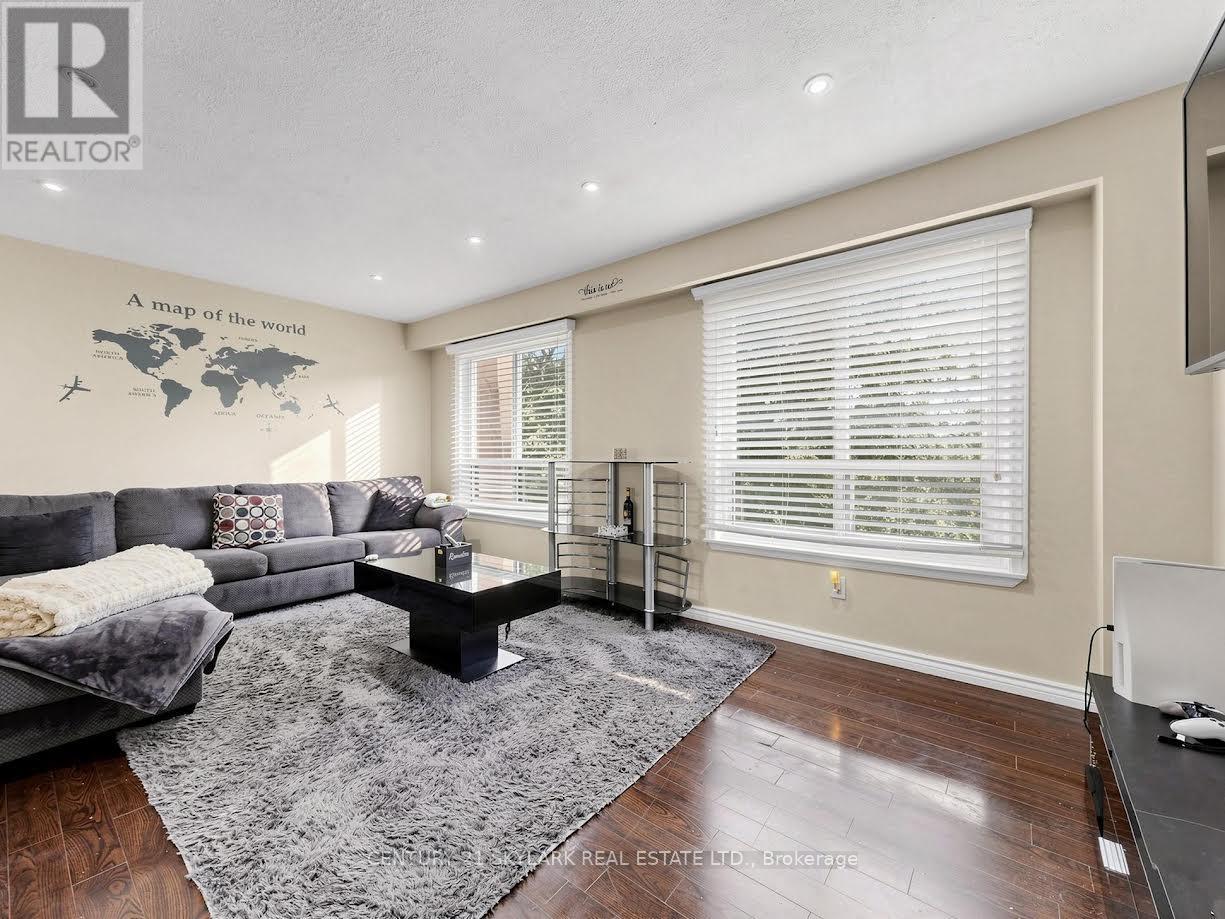 164 Moregate Crescent N, Brampton, Ontario  L6S 3K9 - Photo 3 - W13718356