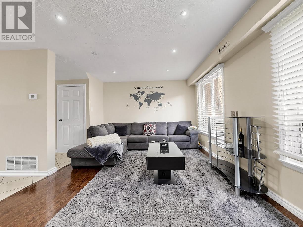 164 Moregate Crescent N, Brampton, Ontario  L6S 3K9 - Photo 4 - W13718356