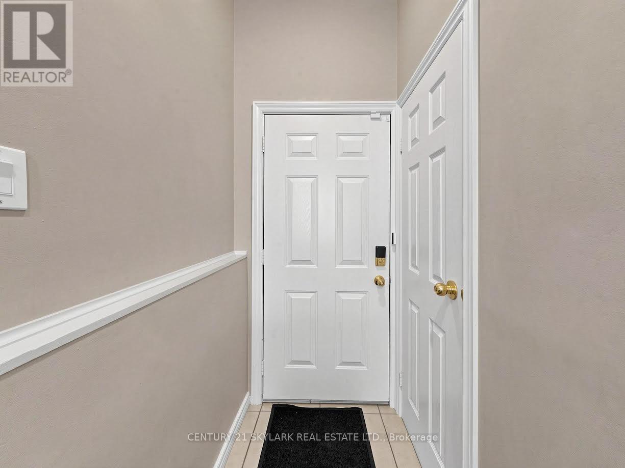164 Moregate Crescent N, Brampton, Ontario  L6S 3K9 - Photo 6 - W13718356