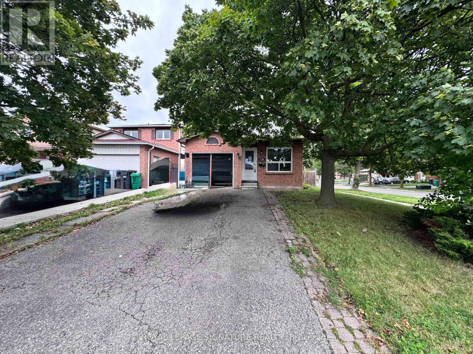 228 MARTINDALE CRESCENT, Brampton, Ontario