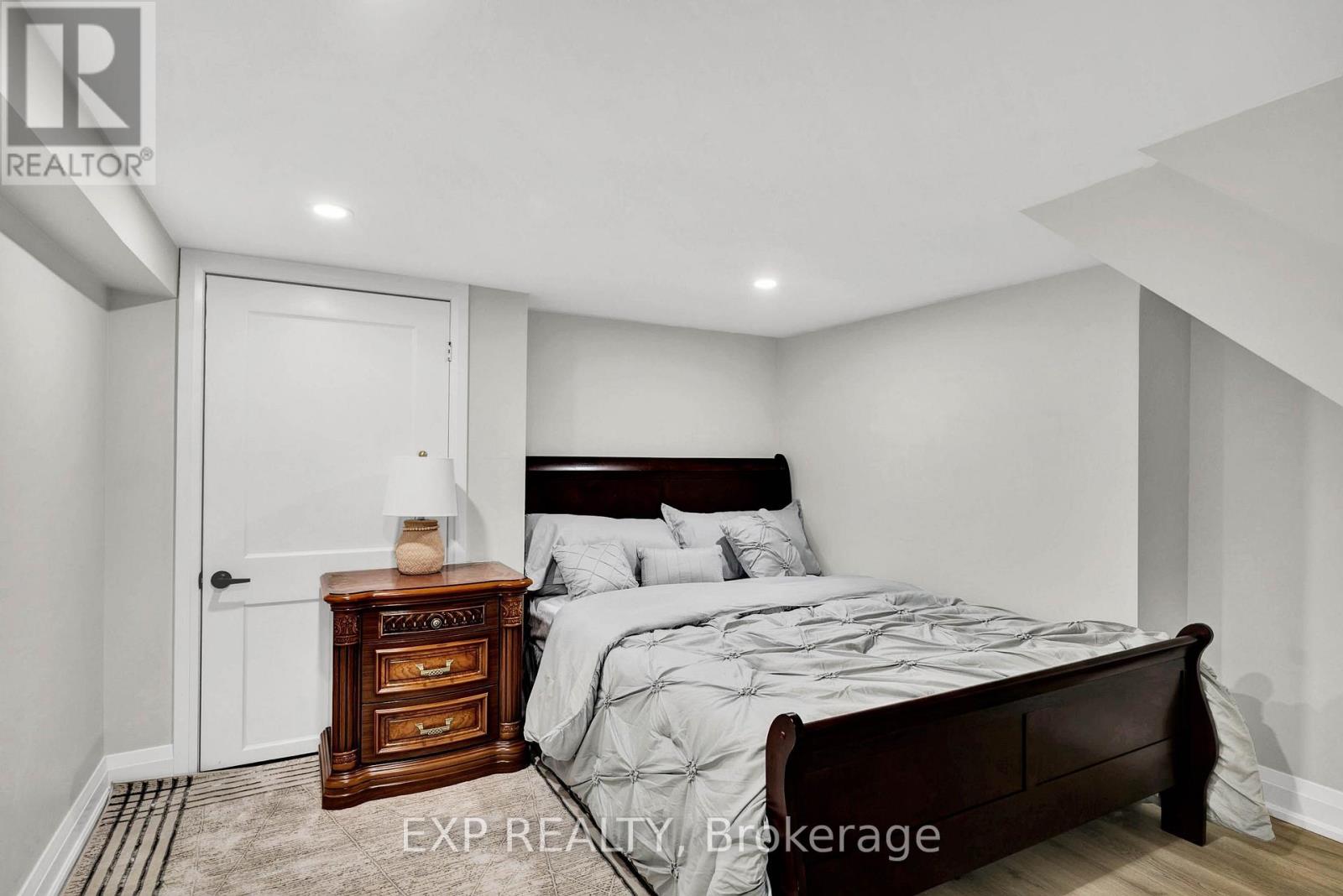 Unit B - 448 Dougall Avenue, Caledon, Ontario  L7C 4A6 - Photo 13 - W13718412