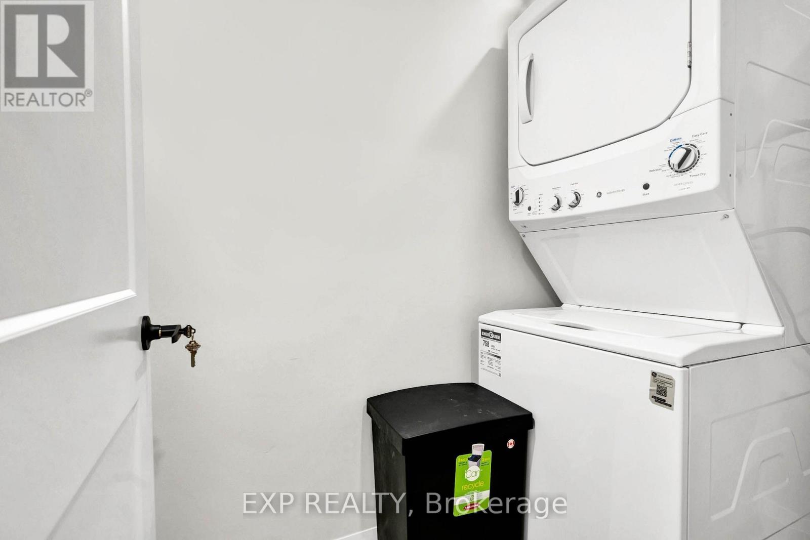 Unit B - 448 Dougall Avenue, Caledon, Ontario  L7C 4A6 - Photo 16 - W13718412