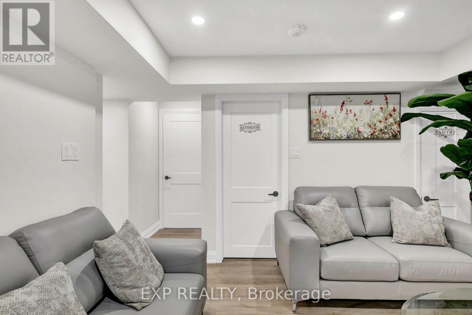 Unit B - 448 Dougall Avenue, Caledon, Ontario  L7C 4A6 - Photo 4 - W13718412