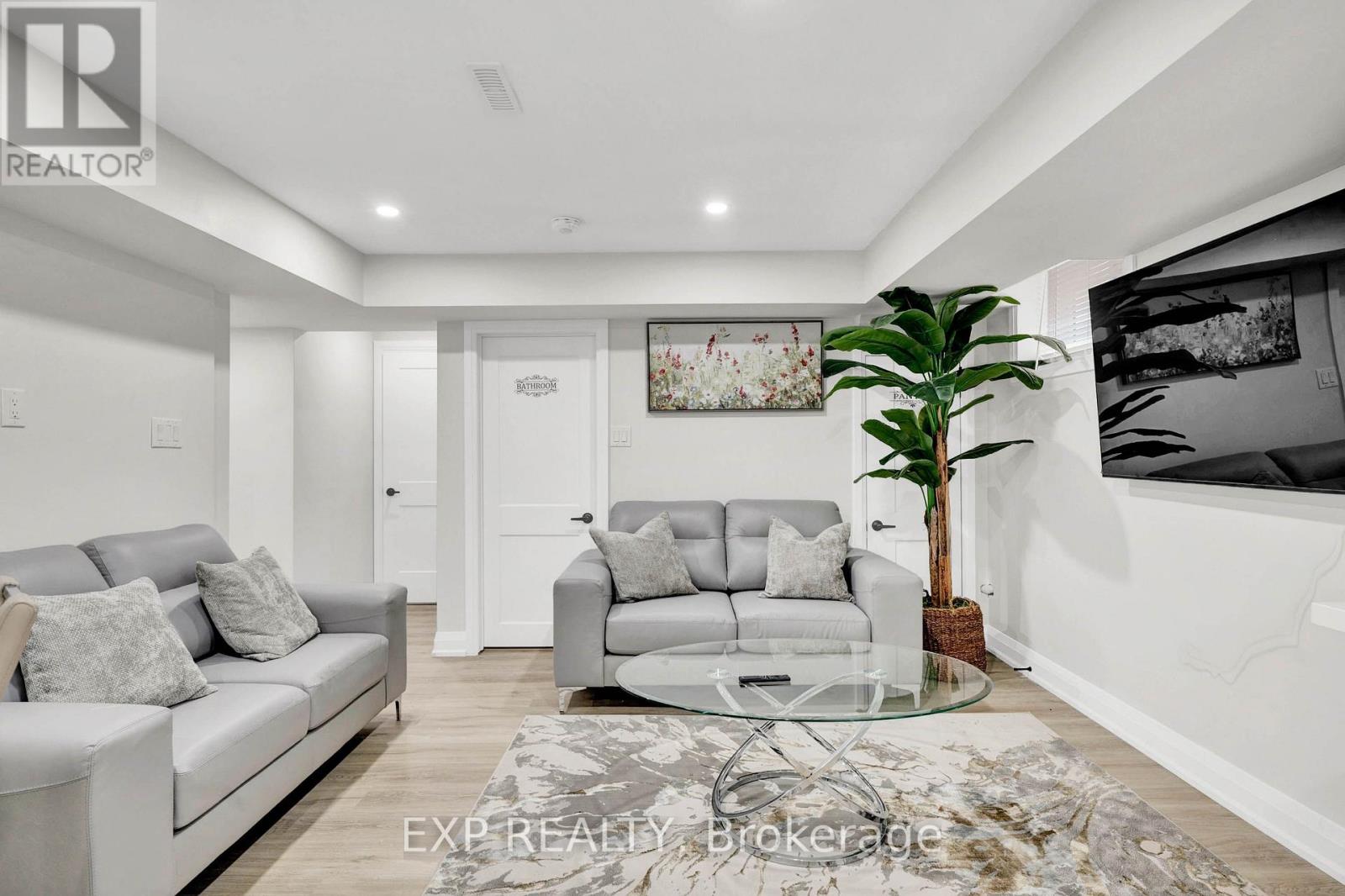 Unit B - 448 Dougall Avenue, Caledon, Ontario  L7C 4A6 - Photo 6 - W13718412