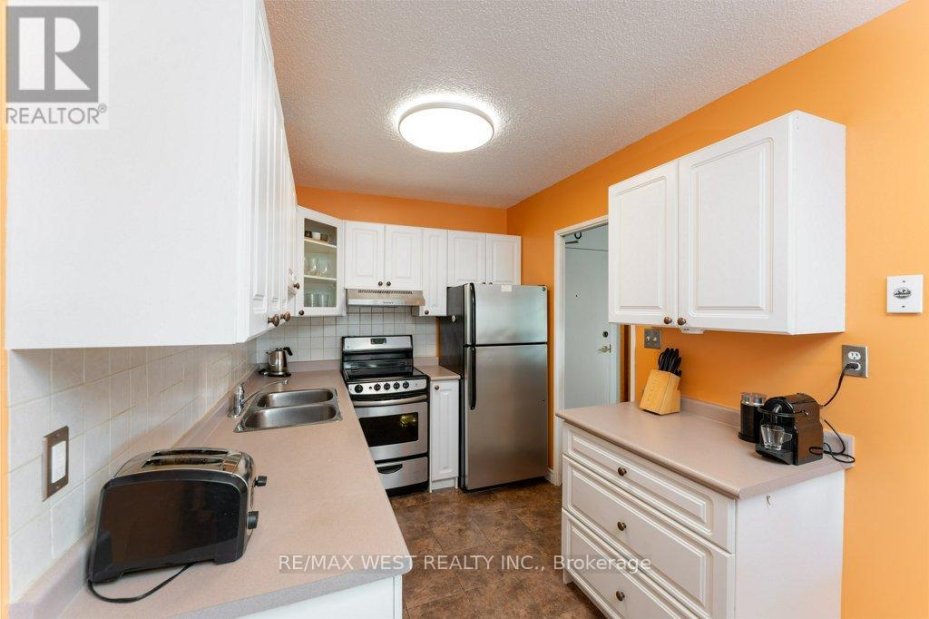 807 - 240 Scarlett Road, Toronto, Ontario  M6N 4X4 - Photo 17 - W13718434