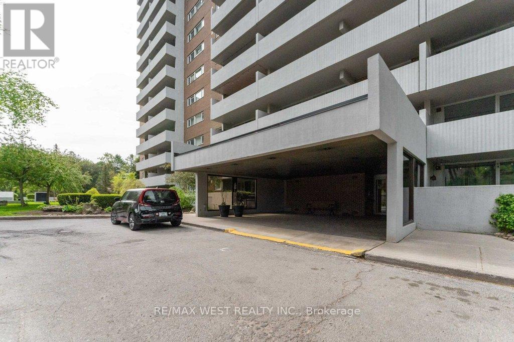 807 - 240 Scarlett Road, Toronto, Ontario  M6N 4X4 - Photo 4 - W13718434