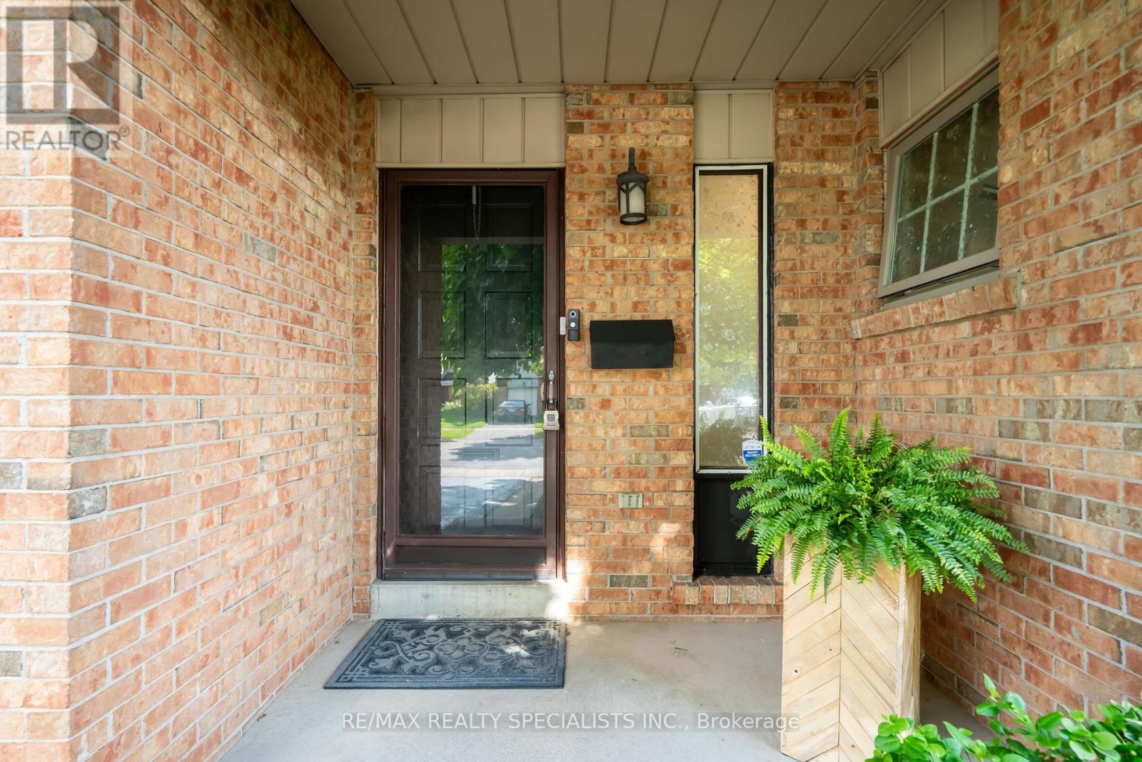 2431 Basswood Crescent, Mississauga, Ontario  L5L 1Y2 - Photo 2 - W13718436
