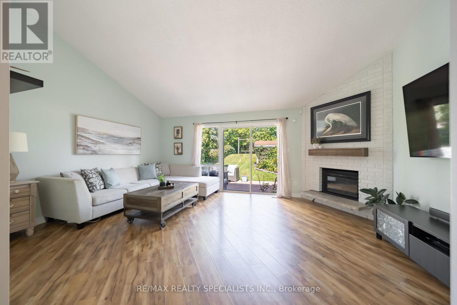 2431 Basswood Crescent, Mississauga, Ontario  L5L 1Y2 - Photo 4 - W13718436