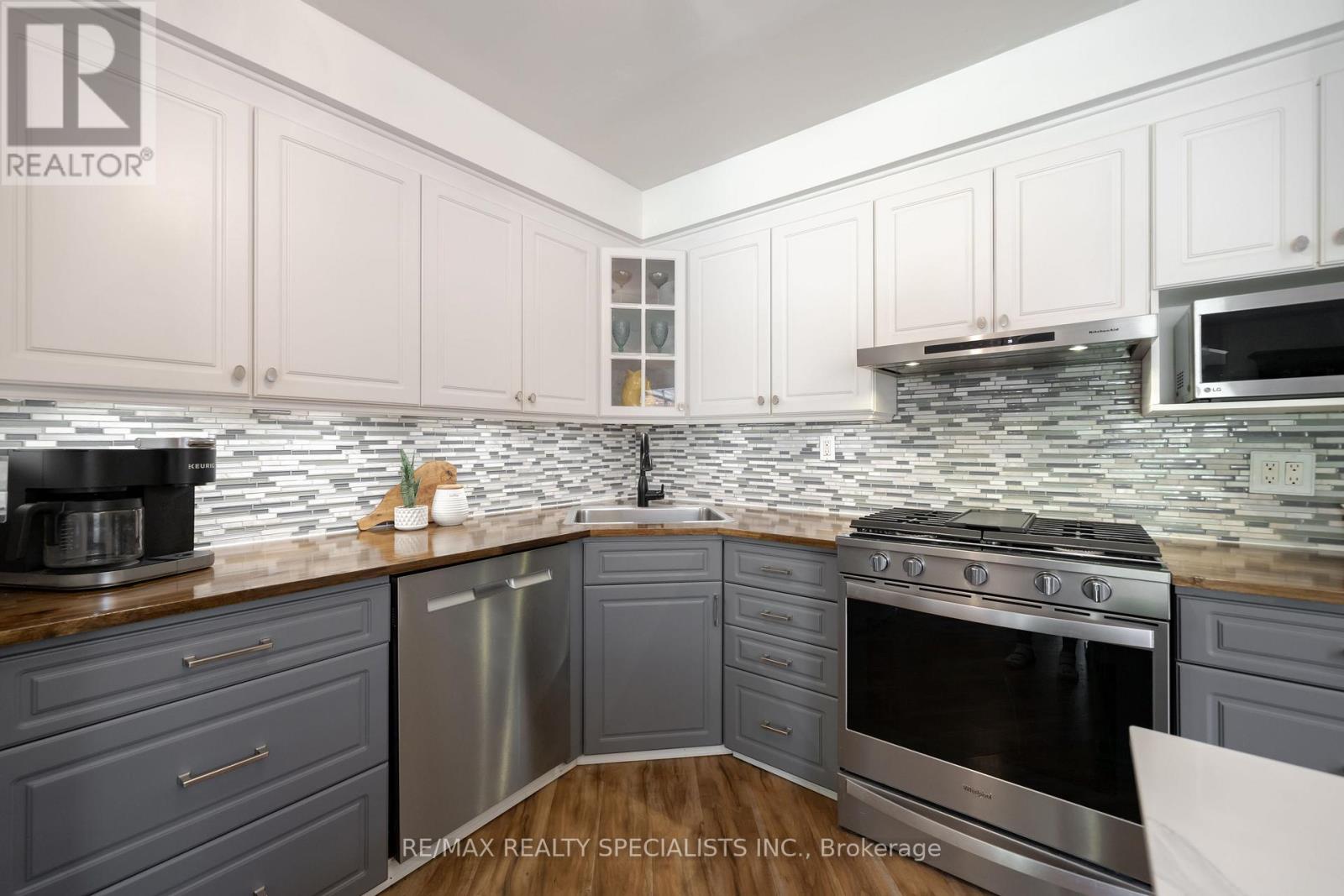 2431 Basswood Crescent, Mississauga, Ontario  L5L 1Y2 - Photo 9 - W13718436