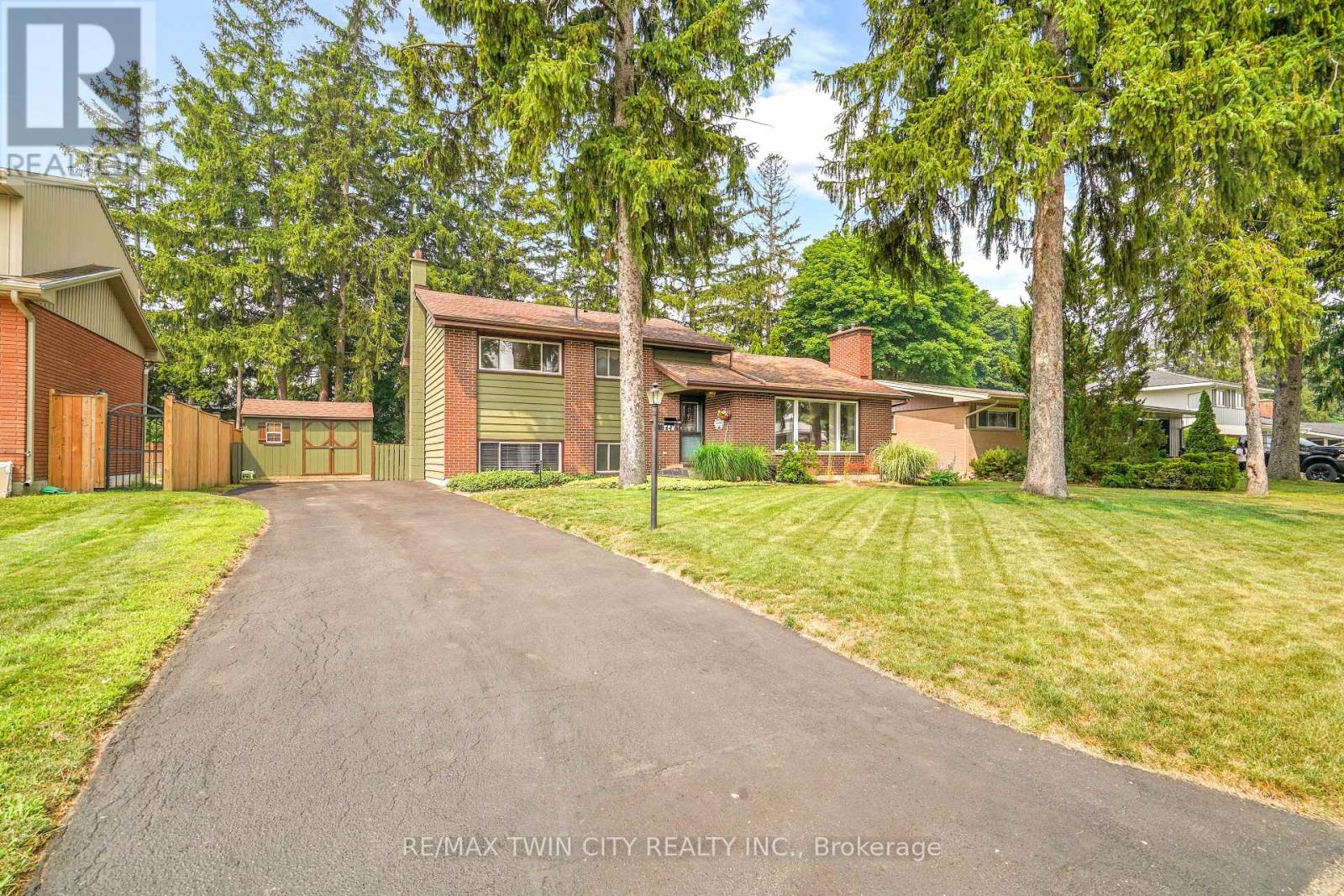 10 BRIER CRESCENT, Brantford, Ontario
