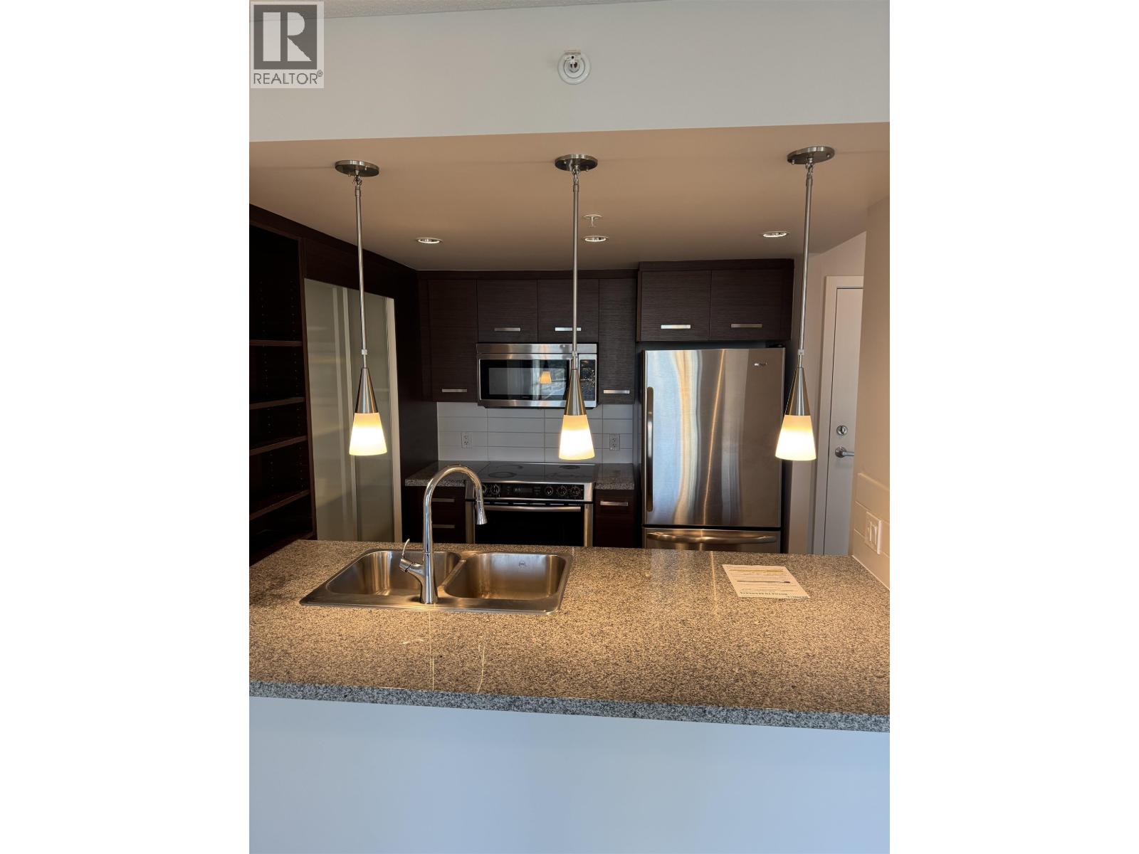 1804 2959 Glen Drive, Coquitlam, British Columbia  V3B 0B8 - Photo 6 - R3158877