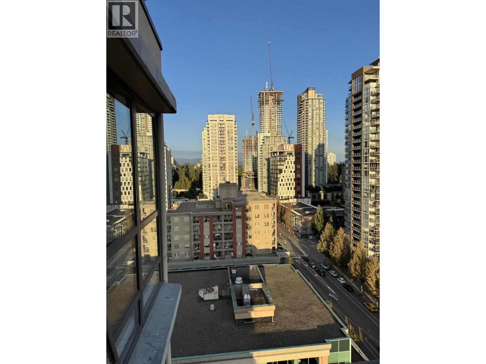 1804 2959 Glen Drive, Coquitlam, British Columbia  V3B 0B8 - Photo 11 - R3158877