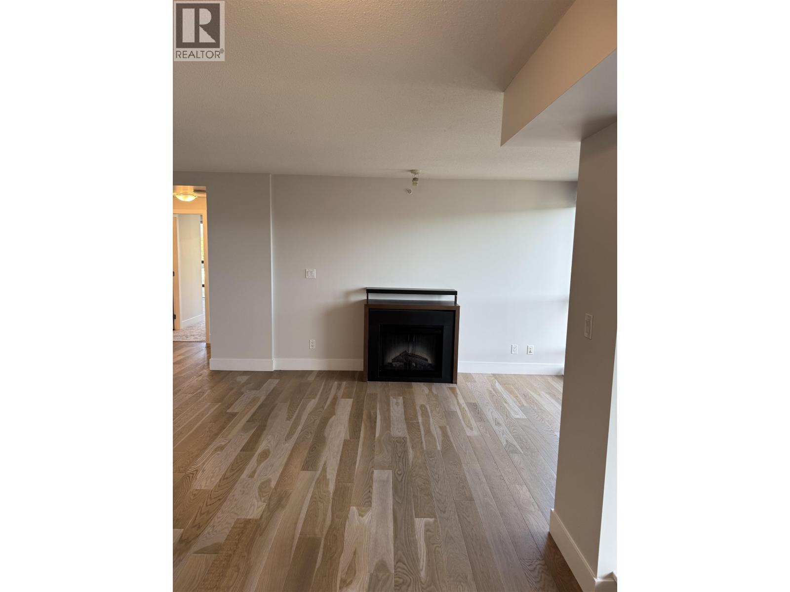 1804 2959 Glen Drive, Coquitlam, British Columbia  V3B 0B8 - Photo 4 - R3158877