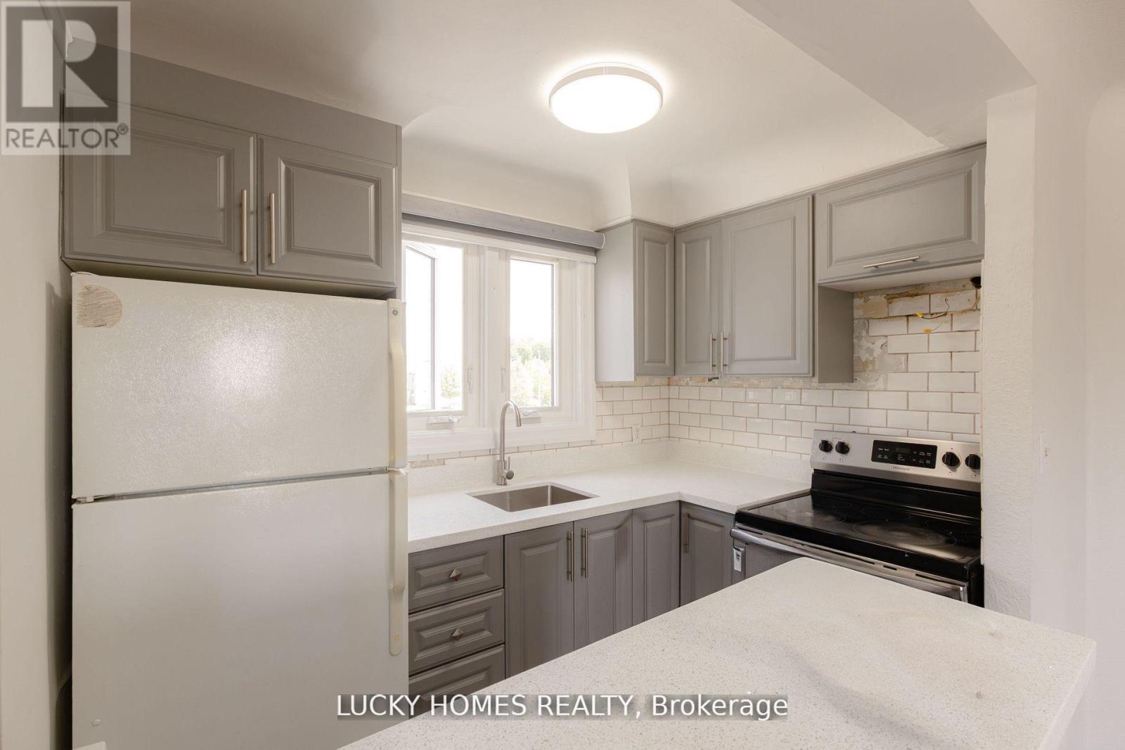 157 Centre Street S, Oshawa, Ontario  L1H 4A5 - Photo 4 - E13716700