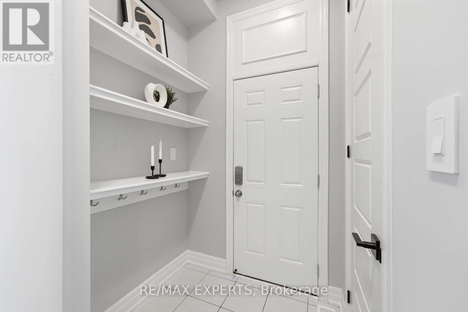 1296 Aymond Crescent W, Oakville, Ontario  L6H 7W8 - Photo 9 - W13658262