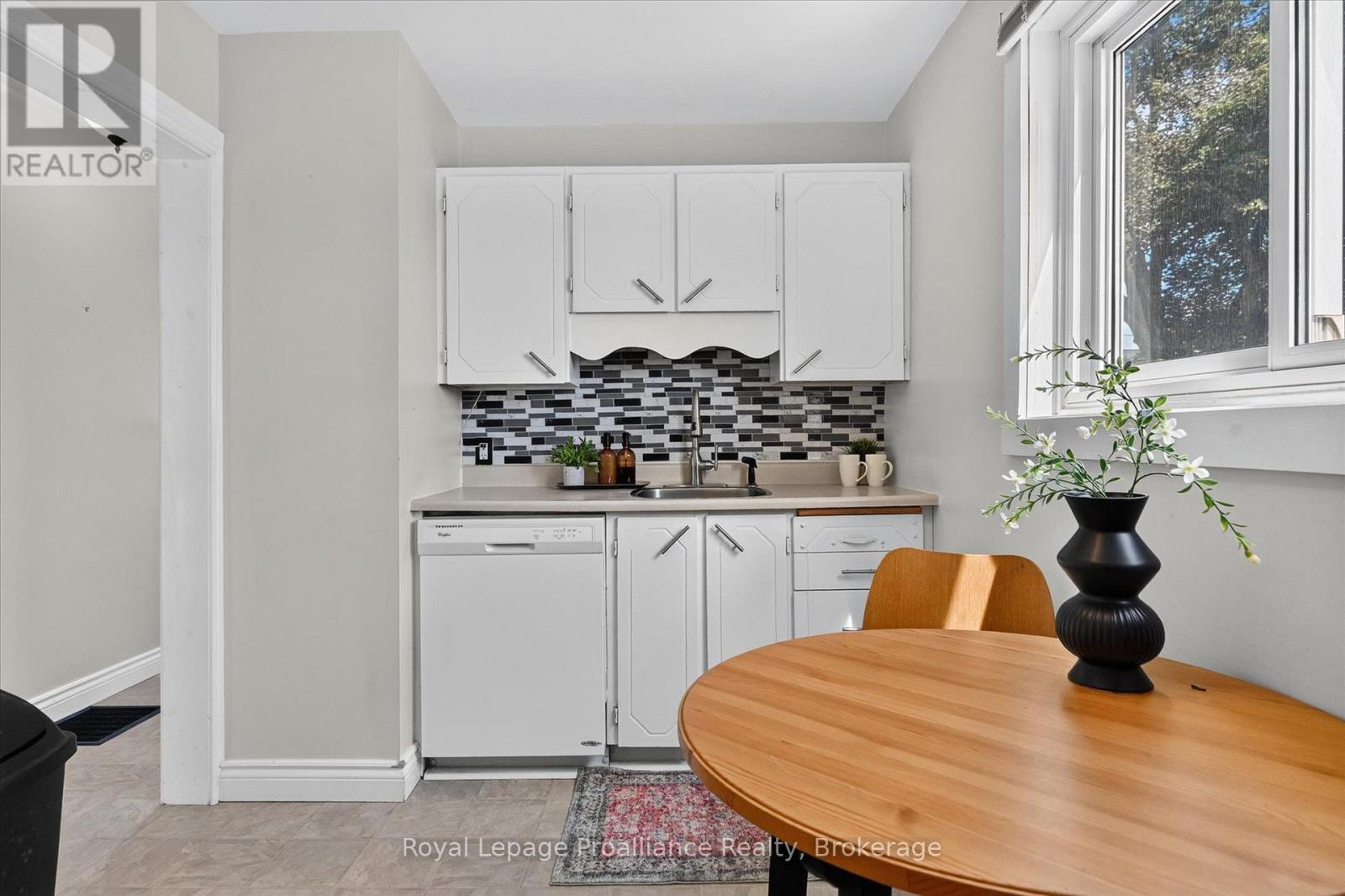 732 Gillespie Avenue, Peterborough, Ontario  K9J 4B7 - Photo 12 - X13718608