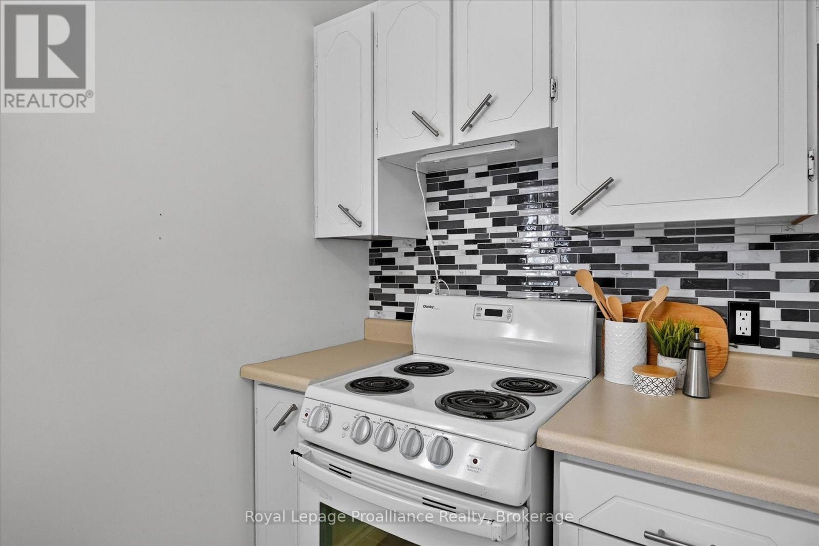 732 Gillespie Avenue, Peterborough, Ontario  K9J 4B7 - Photo 15 - X13718608