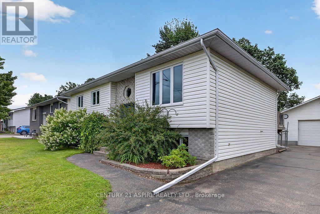50 Portage Road, Petawawa, Ontario  K8H 3M8 - Photo 3 - X13718460