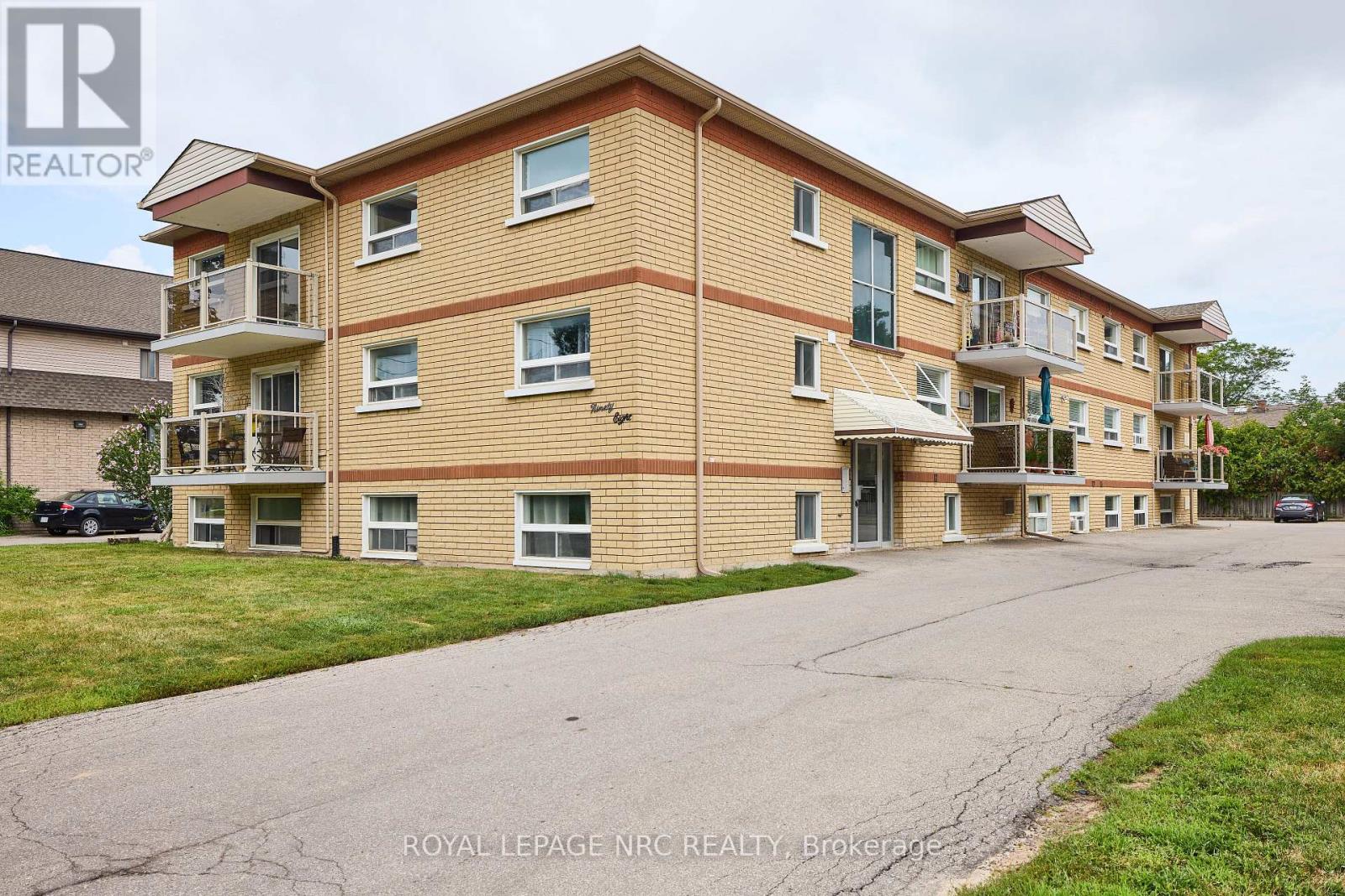 11 - 98 WOODLAWN ROAD, Welland, Ontario