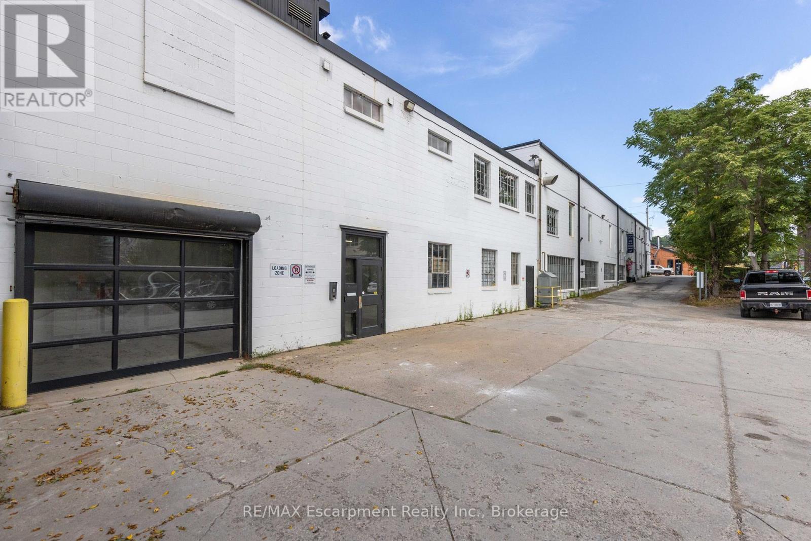 104 - 64 Hatt Street, Hamilton, Ontario  L9H 7T6 - Photo 3 - X13718464