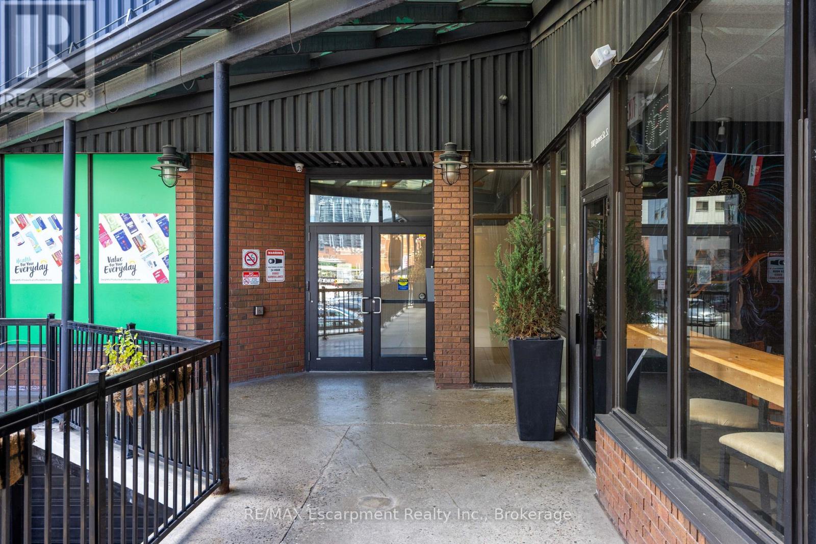 200 - 180 James Street S, Hamilton, Ontario  L8P 4V1 - Photo 3 - X13718486