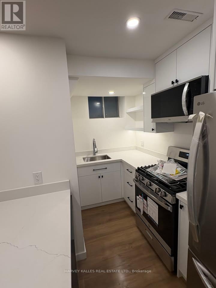Lower - 557 Crawford Street, Toronto, Ontario  M6G 3J9 - Photo 3 - C13718488