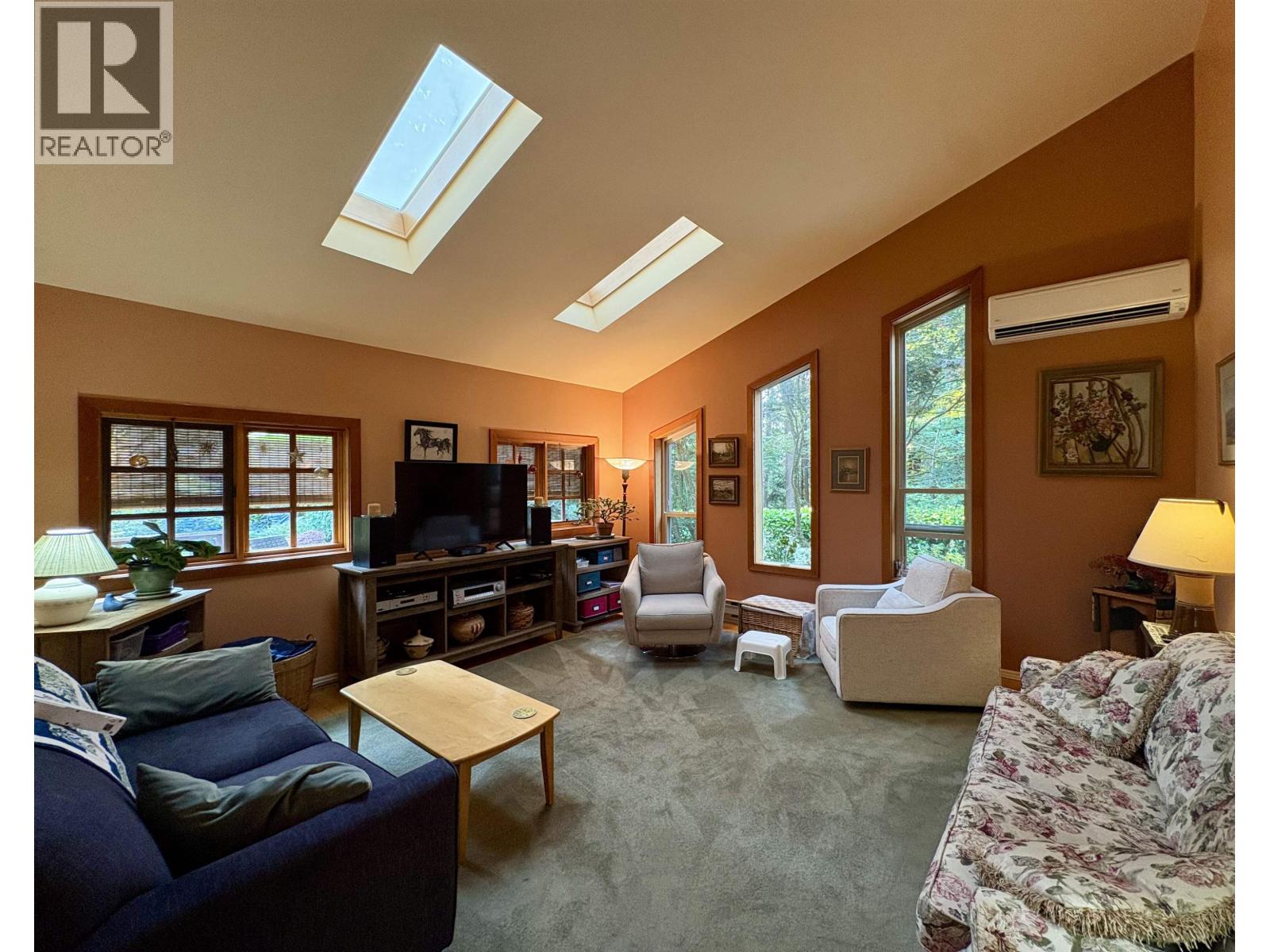 1549 Park Avenue, Roberts Creek, British Columbia  V0N 2W2 - Photo 11 - R3159360