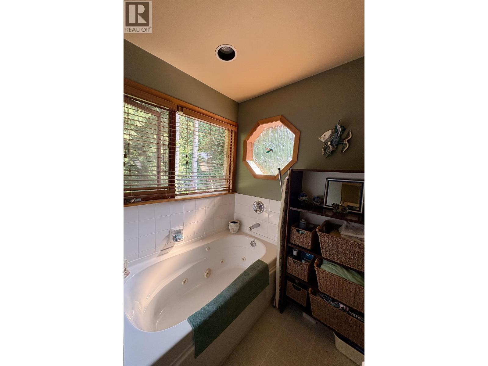 1549 Park Avenue, Roberts Creek, British Columbia  V0N 2W2 - Photo 23 - R3159360