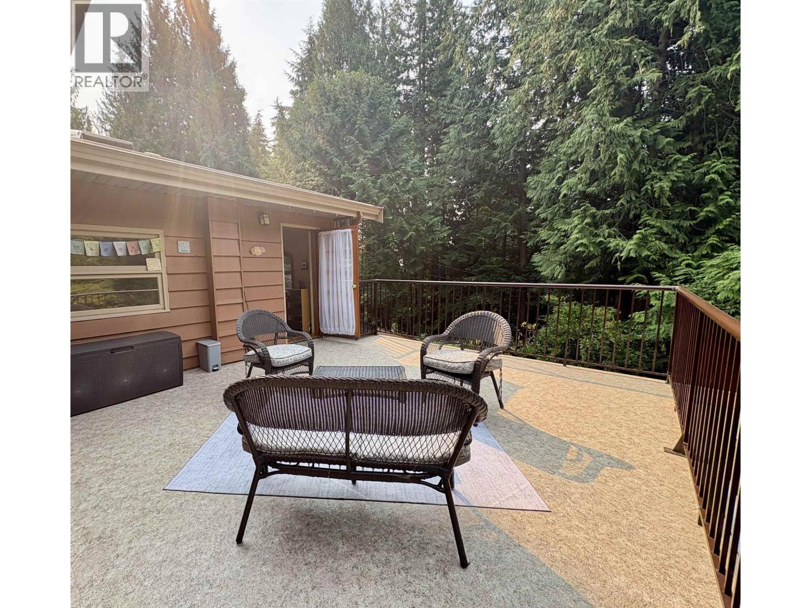 1549 Park Avenue, Roberts Creek, British Columbia  V0N 2W2 - Photo 27 - R3159360