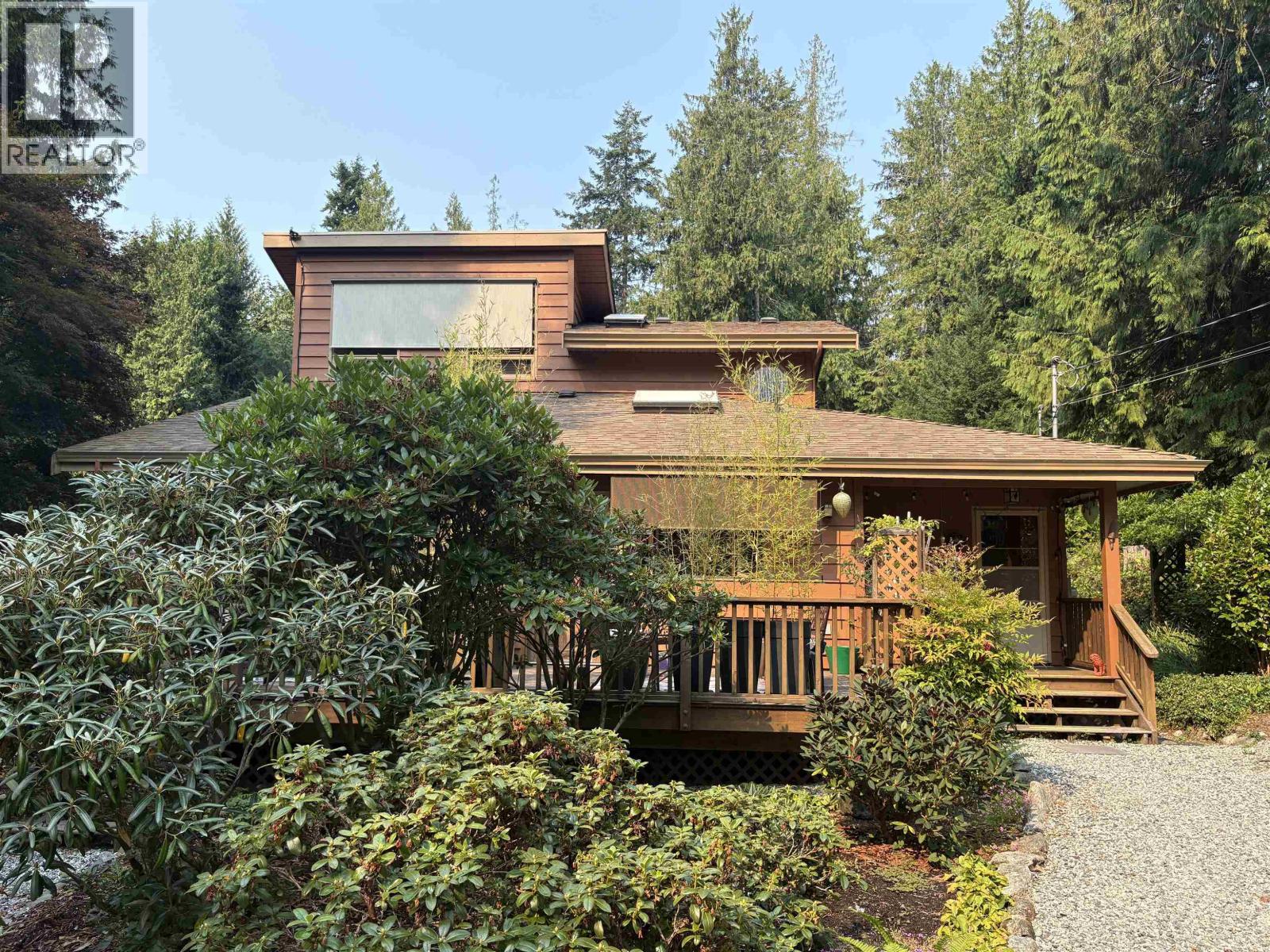 1549 Park Avenue, Roberts Creek, British Columbia  V0N 2W2 - Photo 3 - R3159360