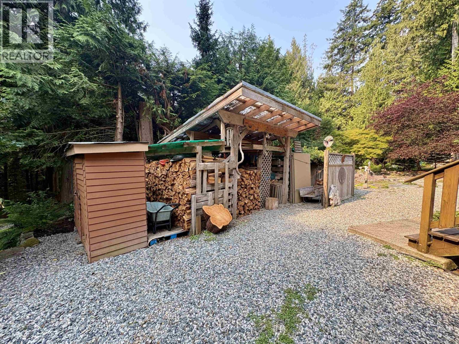1549 Park Avenue, Roberts Creek, British Columbia  V0N 2W2 - Photo 33 - R3159360