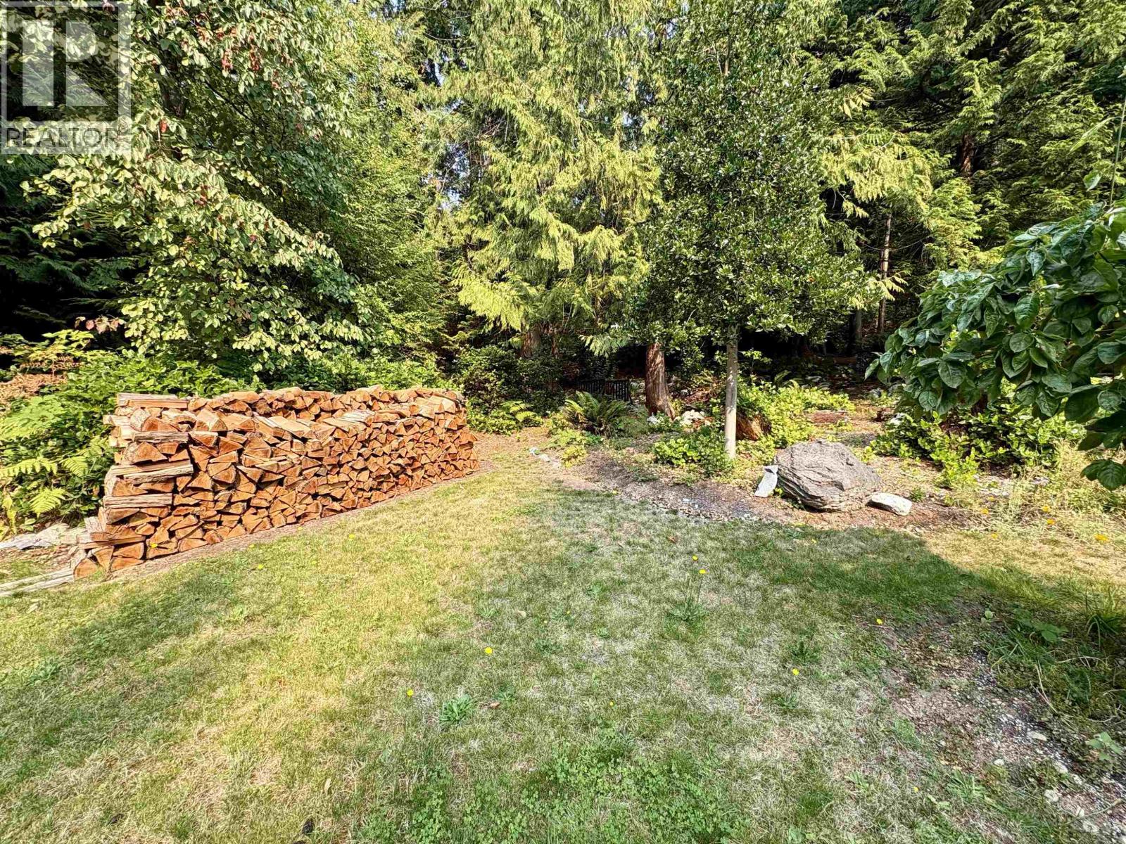 1549 Park Avenue, Roberts Creek, British Columbia  V0N 2W2 - Photo 35 - R3159360