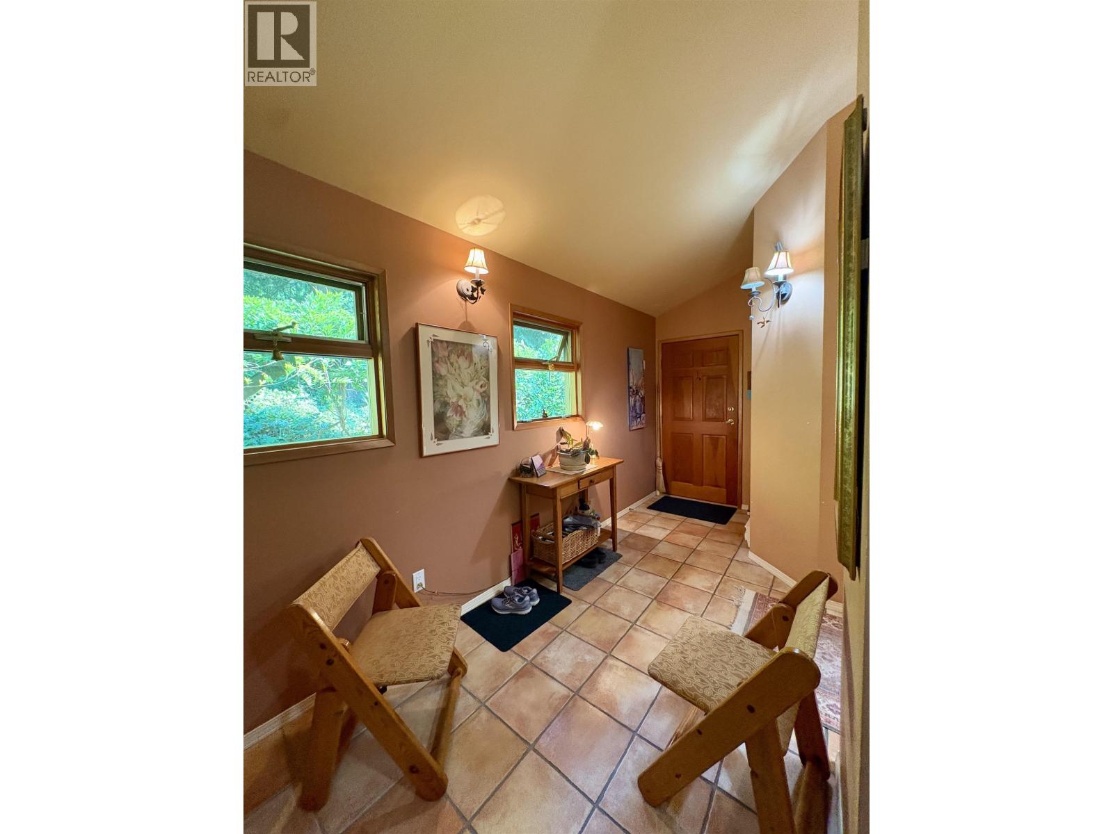 1549 Park Avenue, Roberts Creek, British Columbia  V0N 2W2 - Photo 4 - R3159360