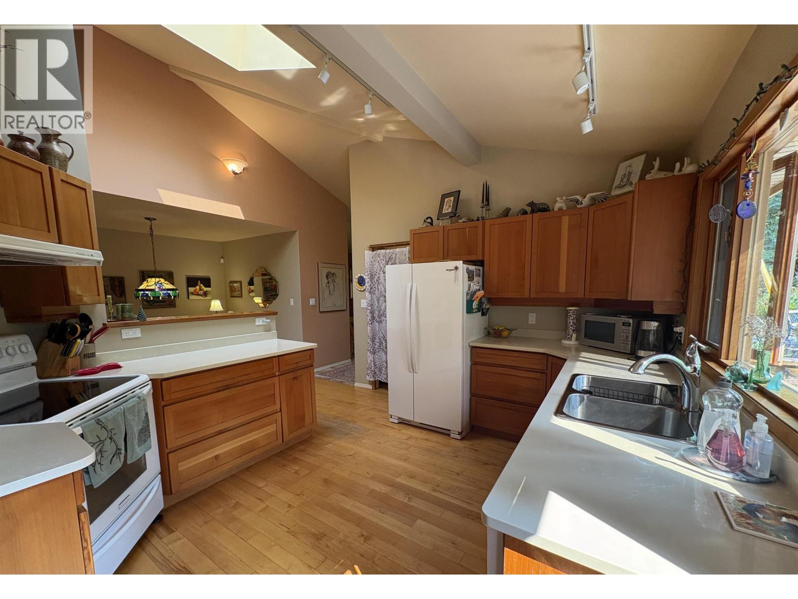 1549 Park Avenue, Roberts Creek, British Columbia  V0N 2W2 - Photo 6 - R3159360