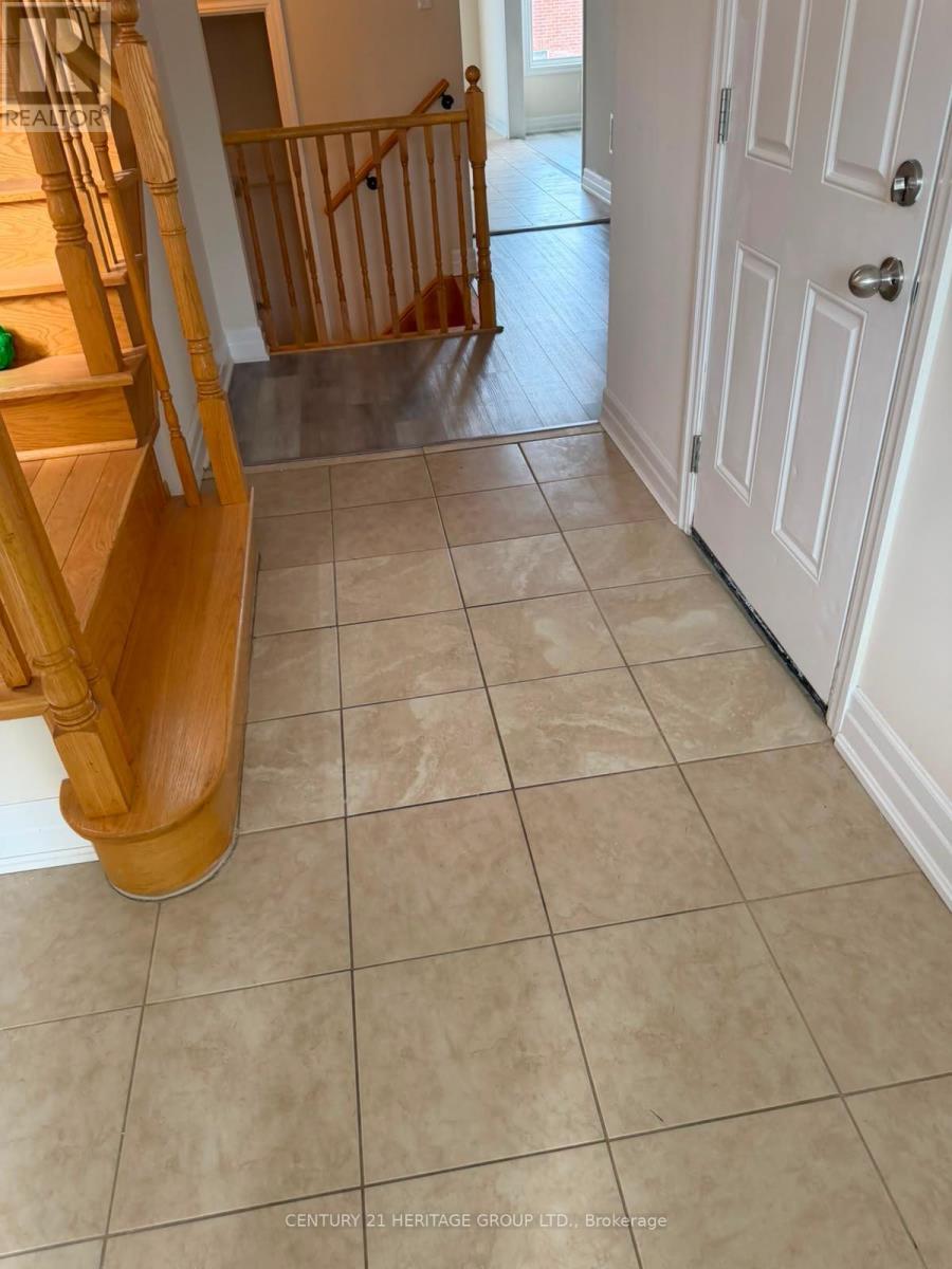 11 Fred Mason Street, Georgina, Ontario  L4P 0B2 - Photo 2 - N13718478