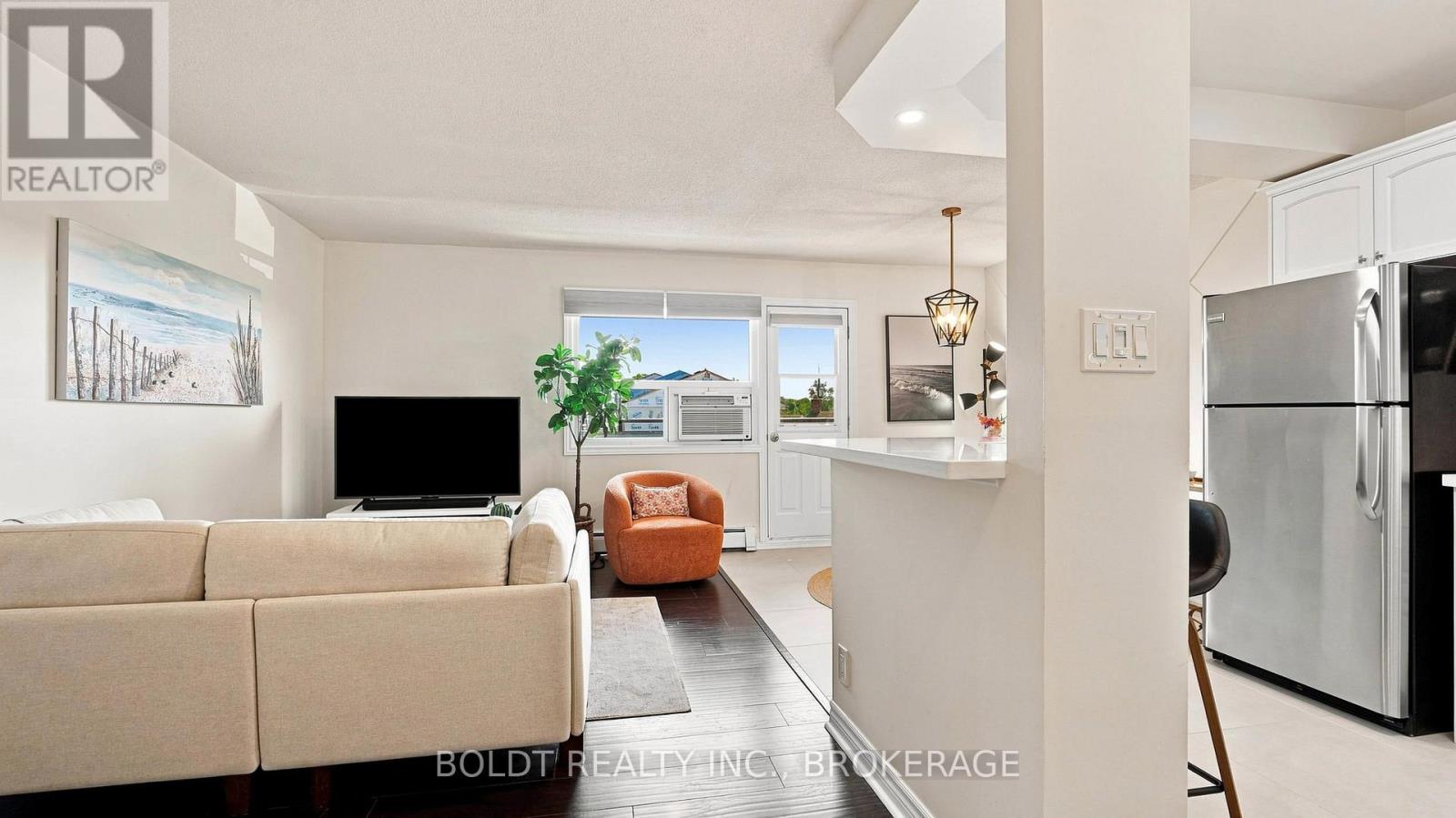 307 - 264 Oakdale Avenue, St. Catharines, Ontario  L2P 2K4 - Photo 2 - X13695392