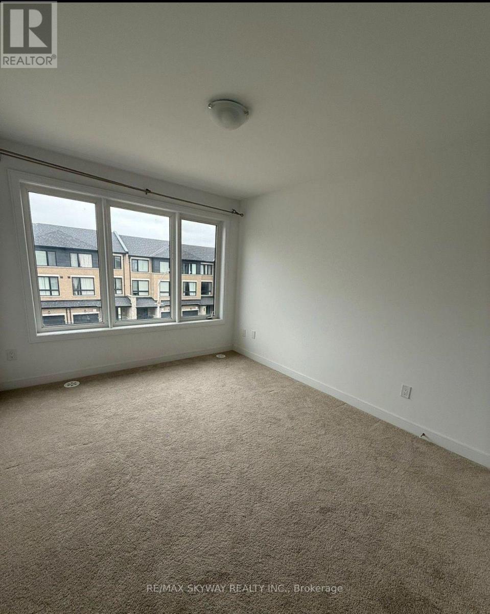 10 Blue Forest Crescent, Barrie, Ontario  L0J 0N3 - Photo 3 - S13718606