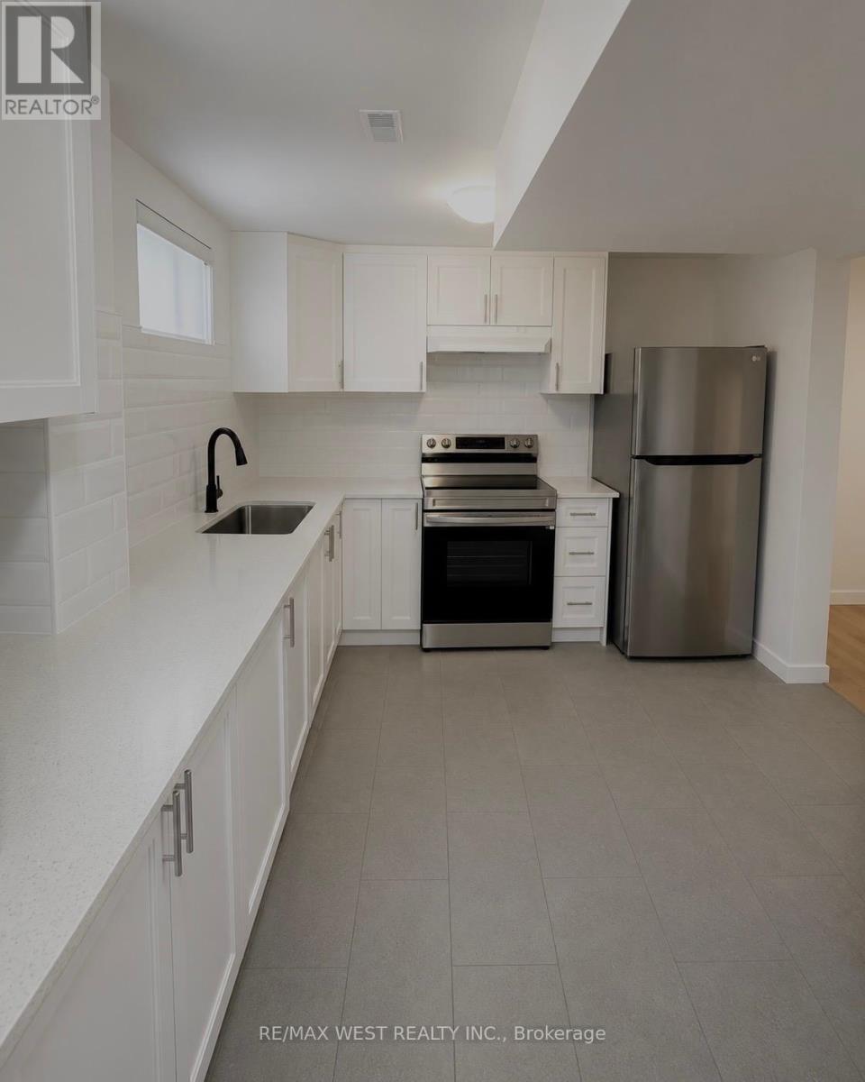 Lower - 41 Westroyal Road, Toronto, Ontario  M9P 2C4 - Photo 4 - W13718530