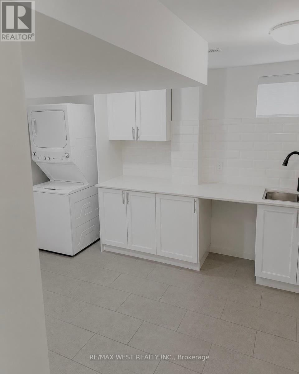 Lower - 41 Westroyal Road, Toronto, Ontario  M9P 2C4 - Photo 5 - W13718530