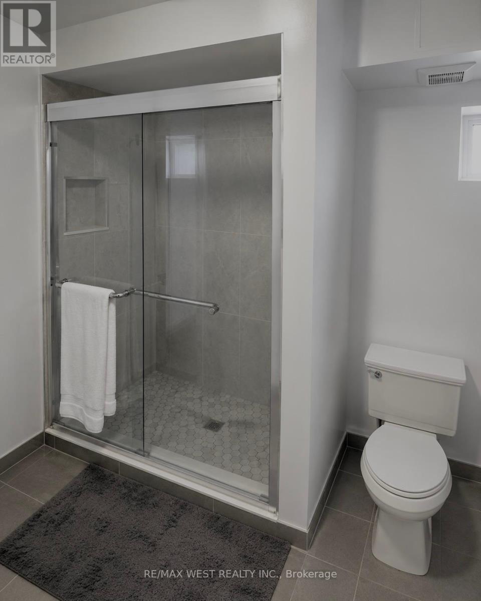 Lower - 41 Westroyal Road, Toronto, Ontario  M9P 2C4 - Photo 9 - W13718530