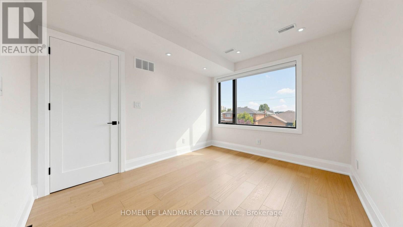 UNIT D - 750 GLENGROVE AVENUE W