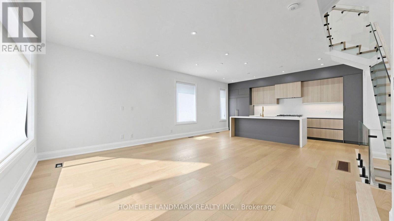Unit D - 750 Glengrove Avenue W, Toronto, Ontario  M6B 2J6 - Photo 4 - W13718534