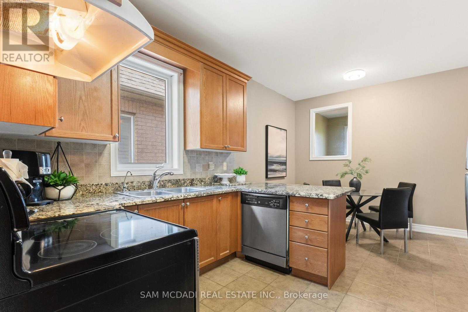 15 Eaglesprings Crescent, Brampton, Ontario  L6P 2V8 - Photo 12 - W13718574