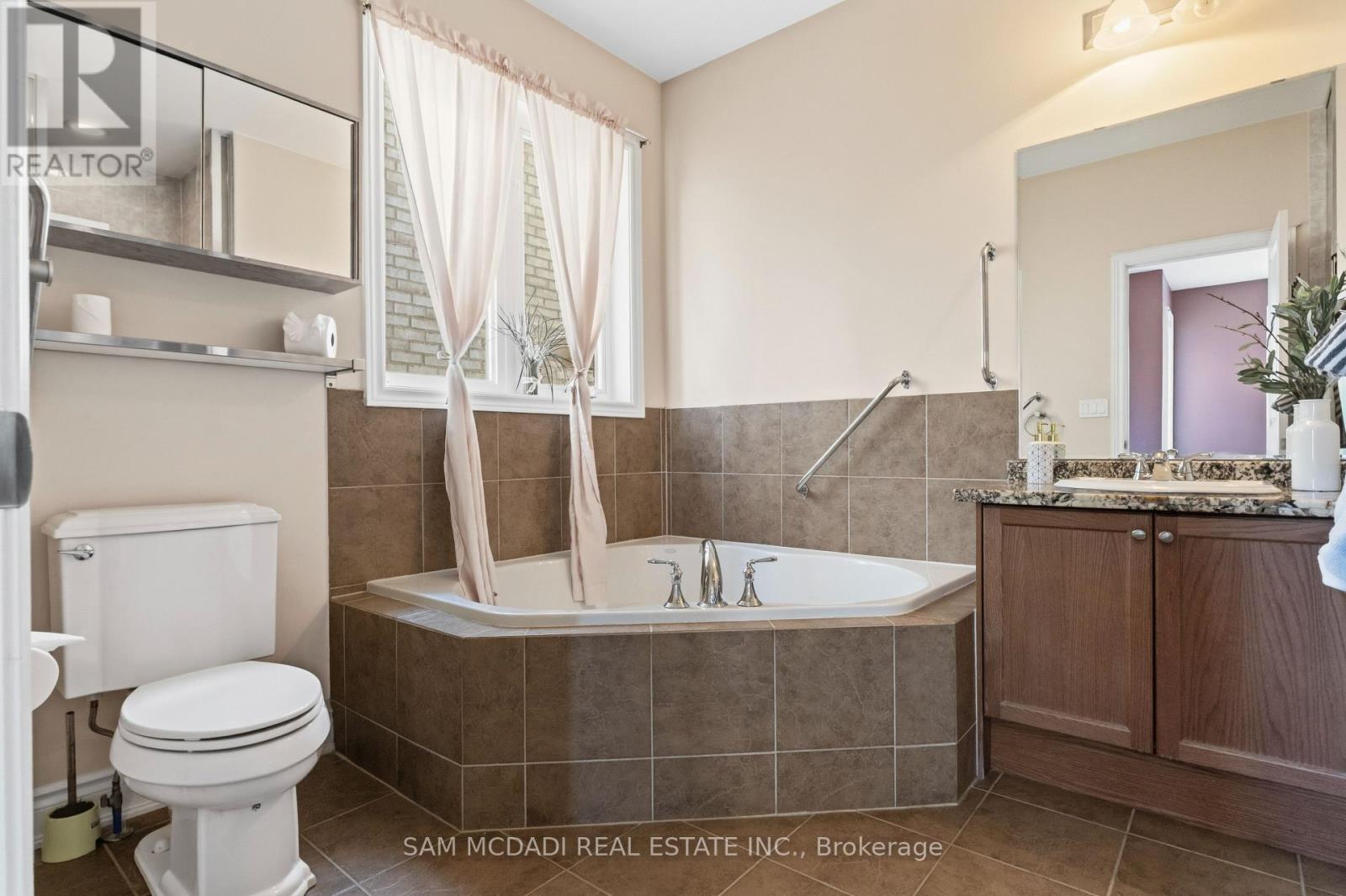 15 Eaglesprings Crescent, Brampton, Ontario  L6P 2V8 - Photo 17 - W13718574